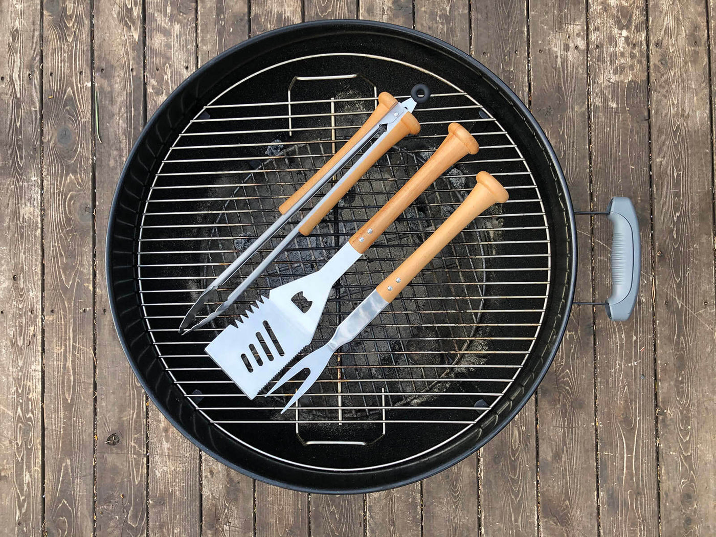 Baseball BBQ grill tools set made with wood baseball bat handles, available with custom personalization. Perfect gift for baseball fans.